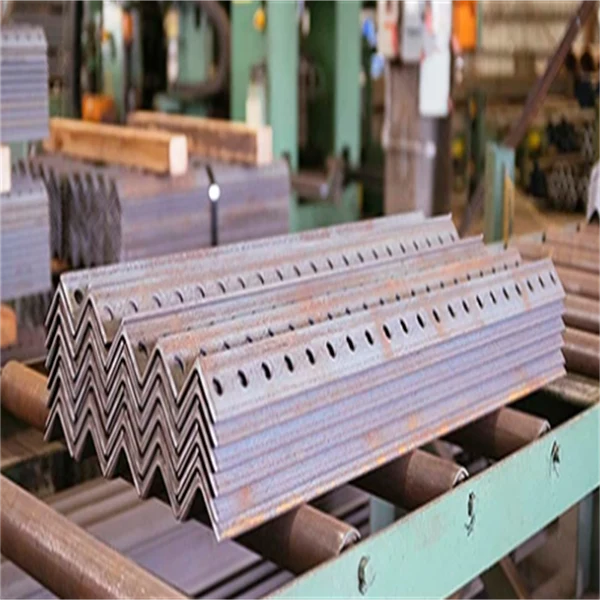 Kelebihan prestasi unik Angle Steel dan aplikasi yang luas